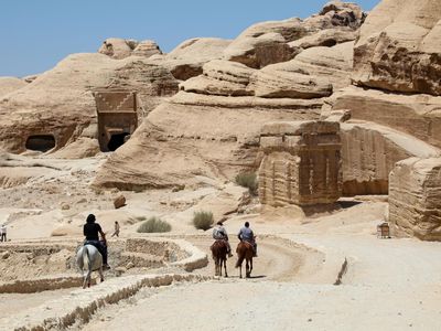 Menyusuri Kota Kuno Petra di Yordania