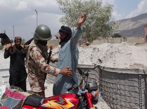 Militer Pakistan Buru Militan yang Tewaskan Puluhan Orang di Balochistan