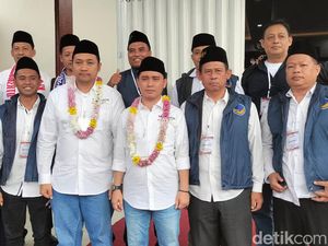 Pasangan Mubarok Daftar ke KPU Mojokerto Diiringi Selawat Badar Pasangan Mubarok Daftar ke KPU Mojokerto Diiringi Selawat Badar