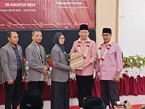 Kirab Budaya Iringi Pendaftaran Fawait-Djoko ke KPU Jember Kirab Budaya Iringi Pendaftaran Fawait-Djoko ke KPU Jember