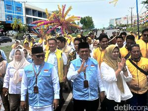 Pakai Rompi Prabowo-Gibran, Ansar-Nyanyang Daftar ke KPU Kepri