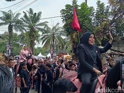 Berkuda, Duet Fitrianti-Nandriani Daftar Pilwalkot Palembang ke KPU