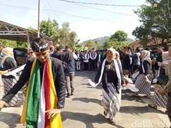 Dony-Fajar Daftar Pilbup Sumedang, Disambut Tari Tarawangsa