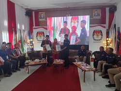 Hepy-Efsi Jadi Paslon Pertama yang Daftar Pilwako Pagar Alam ke KPU