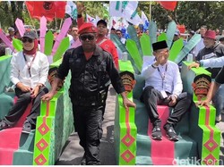 Becak Hias Iringi Pasangan Nina-Tobroni Daftar Pilbup Indramayu