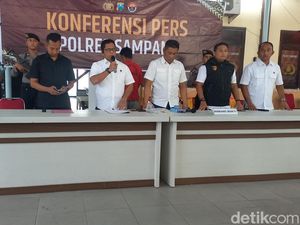 9 Orang Jadi Tersangka Perusakan Rumah-Penganiayaan Eks Kades di Sampang 9 Orang Jadi Tersangka Perusakan Rumah-Penganiayaan Eks Kades di Sampang