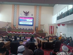 50 Anggota DPRD Lombok Tengah Resmi Dilantik, 27 Wajah Baru