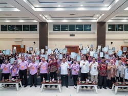 Lamongan Serahkan 170 Sertifikat Halal kepada Pelaku UMKM