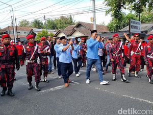 Diiringi Kirab Budaya, Joko B Purnomo-Rony Wijaya Daftar ke KPU Bantul