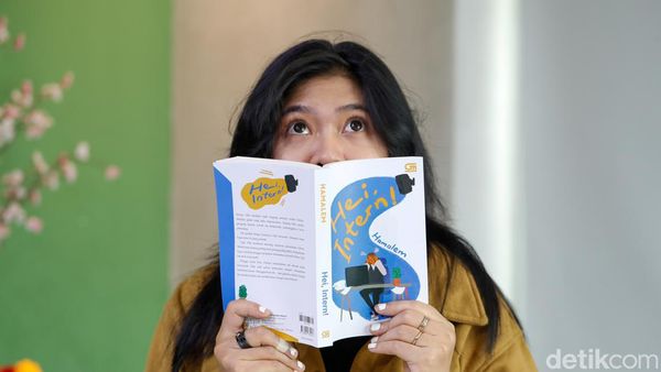 Ngobrol Bareng Hamalem Novelis Hi, Intern!