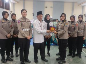 Polwan Goes to School Cegah Pengaruh Gangster ke Pelajar di Sidoarjo Polwan Goes to School Cegah Pengaruh Gangster ke Pelajar di Sidoarjo