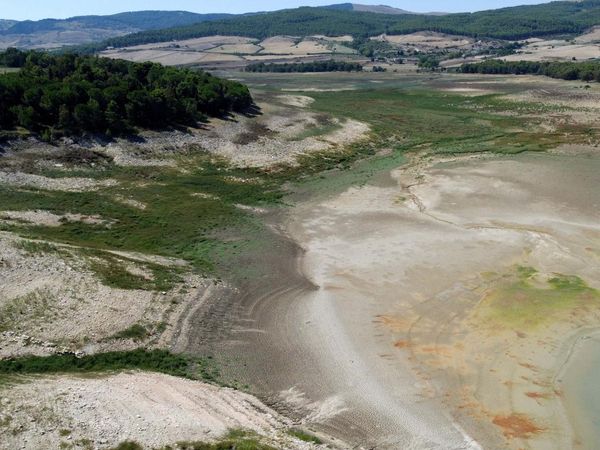 Potret Danau Fanaco di Sisilia Mengering