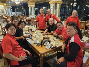 Potret Rano Karno Makan Bareng Ganjar hingga Promosikan Warung Doel