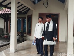Pramono Pakai Beskap Betawi Jelang Daftar Cagub: Ketuk Hati Warga Jakarta