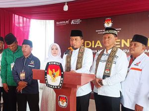 Ronny Wahyono-Wahyu Saptono Hadi Jadi Pendaftar Pertama di KPU Pacitan Ronny Wahyono-Wahyu Saptono Hadi Jadi Pendaftar Pertama di KPU Pacitan