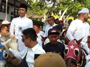 Pesta Seni Warnai Pendaftaran Binzein-Abang Ijo ke KPU Purwakarta