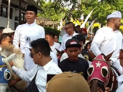 Pesta Seni Warnai Pendaftaran Binzein-Abang Ijo ke KPU Purwakarta