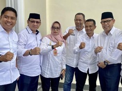 Heboh Camat di Bone Foto Bareng Paslon Asman-Akmal, Bawaslu Selidiki