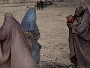 Taliban Semakin Bungkam Perempuan Afghanistan Lewat UU Baru Taliban Semakin Bungkam Perempuan Afghanistan Lewat UU Baru