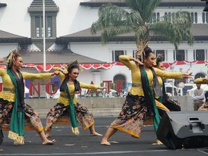 Mengenal Tari Ronggeng Geboy Gaya Namin Khas Karawang Mengenal Tari Ronggeng Geboy Gaya Namin Khas Karawang