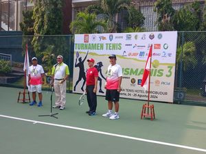 Alumni Smandel Tennis Club Sukses Gelar Turnamen Tenis Antaralumni SMA Alumni Smandel Tennis Club Sukses Gelar Turnamen Tenis Antaralumni SMA
