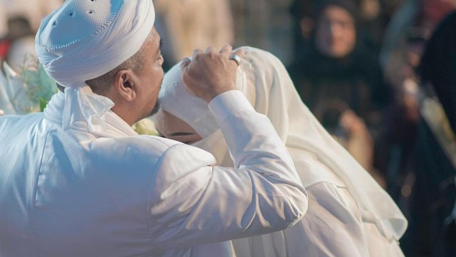 Update Informasi Selebriti InsertLive : Selamat Habib Rizieq Dikaruniai Anak dari Istri Daun Muda