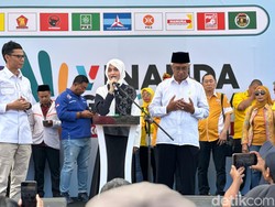 Vinanda-Gus Qowim Daftar ke KPU Kota Kediri Usai Deklarasi 7 Parpol Koalisi