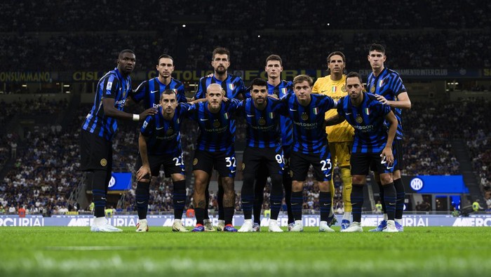 STADIO GIUSEPPE MEAZZA, MILAN, ITALY - 2024/08/24: Players of FC Internazionale pose for a team photo prior to the Serie A football match between FC Internazionale and US Lecce. FC Internazionale won 2-0 over US Lecce. (Photo by Nicolò Campo/LightRocket via Getty Images)