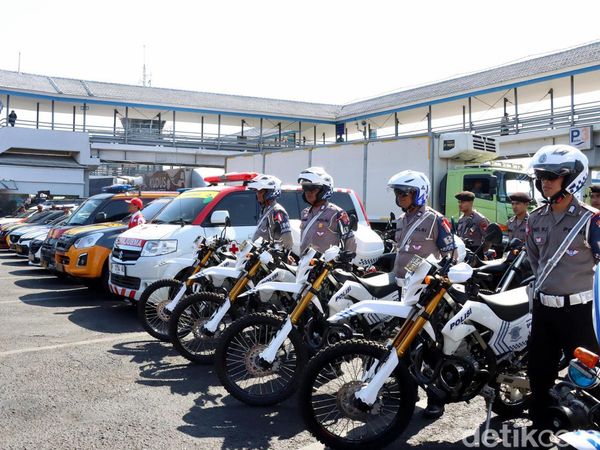 Gelar Pasukan Puri Agung di Pelabuhan Ketapang