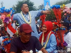 Diantar 3 Mantan Bupati, Acep-Gina Daftar Pilbup ke KPU Karawang