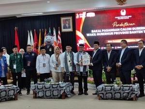 Naik Angkot Bareng Parpol Pengusung, Andra Soni-Dimyati Daftar Pilgub Banten Naik Angkot Bareng Parpol Pengusung, Andra Soni-Dimyati Daftar Pilgub Banten