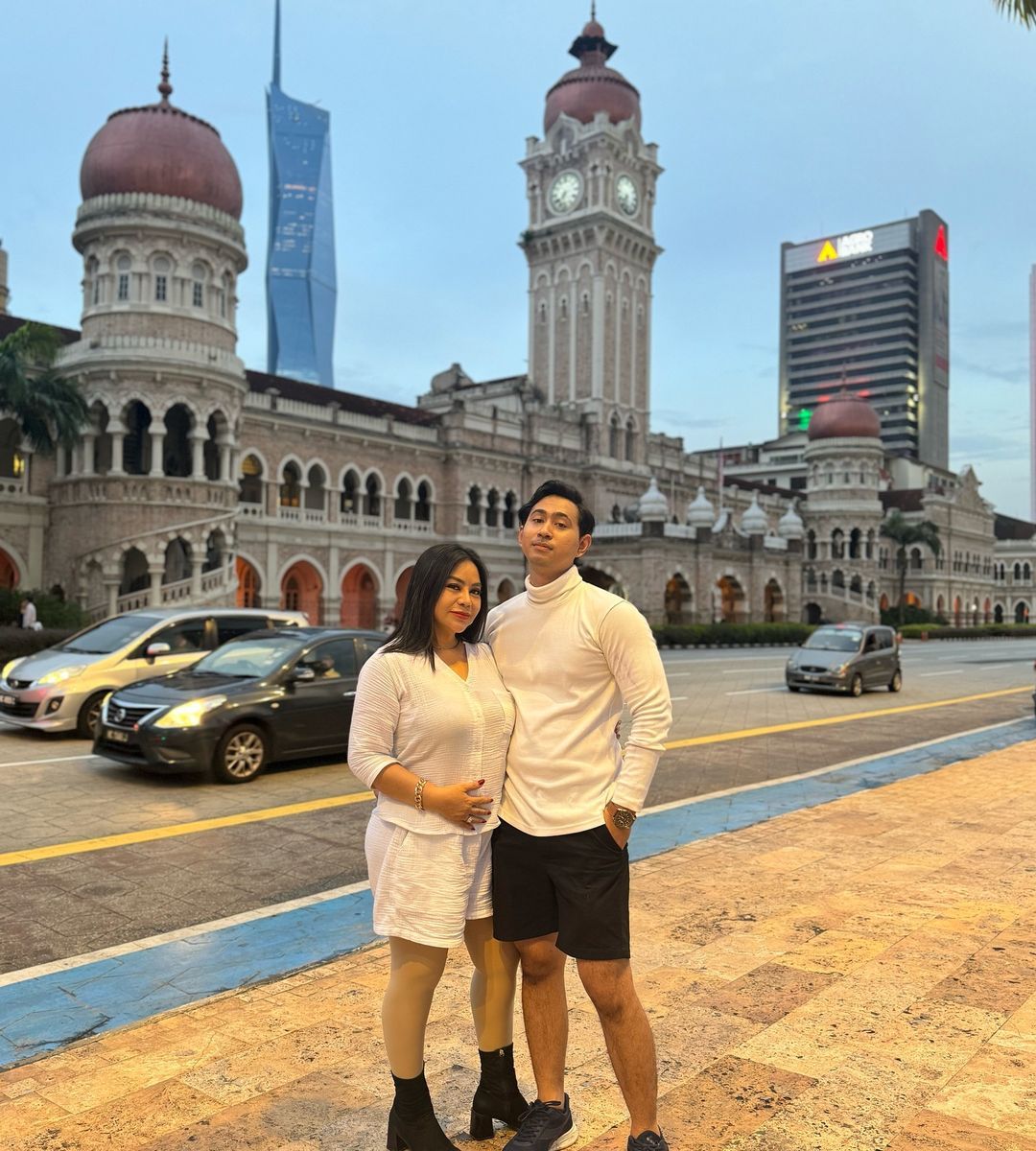 Anisa Bahar dan Kekasih Berondong