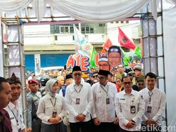 Bawa Atribut Naruto, Ayep Zaki-Bobby Maulana Daftar Pilwalkot Sukabumi