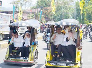 Suwardi-Selle Daftar Pilkada ke KPU Soppeng Naik Bentor, Dikawal 7 Parpol Suwardi-Selle Daftar Pilkada ke KPU Soppeng Naik Bentor, Dikawal 7 Parpol