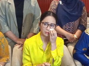 Apesnya Bunga Zainal Kena Tipu Investasi Bodong oleh Temannya Apesnya Bunga Zainal Kena Tipu Investasi Bodong oleh Temannya