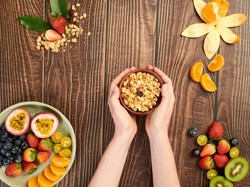 10 Camilan Diet yang Membantu Menahan Nafsu Makan