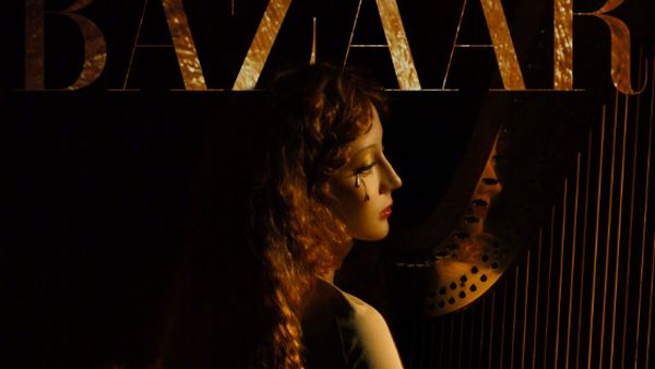 8 Foto Dilraba Dilmurat Tampil Bak Dewi Yunani, Bikin Pangling