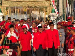 Hasto-Wawan Daftar Pilkada Kota Jogja Didampingi Djarot