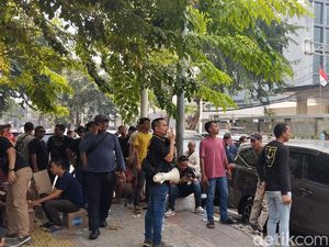Gojek Terima Perwakilan Driver Taksi Online yang Demo di Depan Kantornya