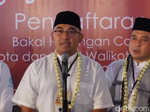 Farhan-Erwin Bakal Debat Pilwalkot Bandung Pakai Baju Hansip Farhan-Erwin Bakal Debat Pilwalkot Bandung Pakai Baju Hansip