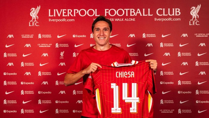 KIRKBY, ENGLAND - AUGUST 28: (THE SUN OUT, THE SUN ON SUNDAY OUT) Federico Chiesa new signing of Liverpool at AXA Training Centre on August 28, 2024 in Kirkby, England. (Photo by Nikki Dyer - LFC/Liverpool FC via Getty Images)