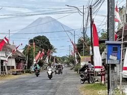 Gunung Semeru Erupsi, Luncurkan Abu Vulkanik Setinggi 700 Meter Gunung Semeru Erupsi, Luncurkan Abu Vulkanik Setinggi 700 Meter