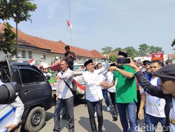 Hasbi-Amir Daftar Pilbup ke KPU Lebak, Diiringi Kirab Budaya