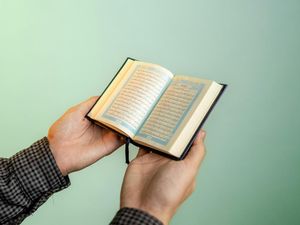 Mengamalkan 8 Perintah Allah dalam Surat Al Baqarah Ayat 83 Mengamalkan 8 Perintah Allah dalam Surat Al Baqarah Ayat 83