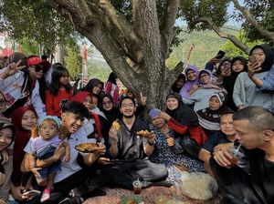 Jeje Govinda Daftar Pilbup Bandung Barat, Ini Momen Saat Kulineran Jeje Govinda Daftar Pilbup Bandung Barat, Ini Momen Saat Kulineran