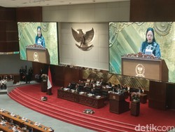 Puan Pimpin Rapat Paripurna HUT ke-79 DPR