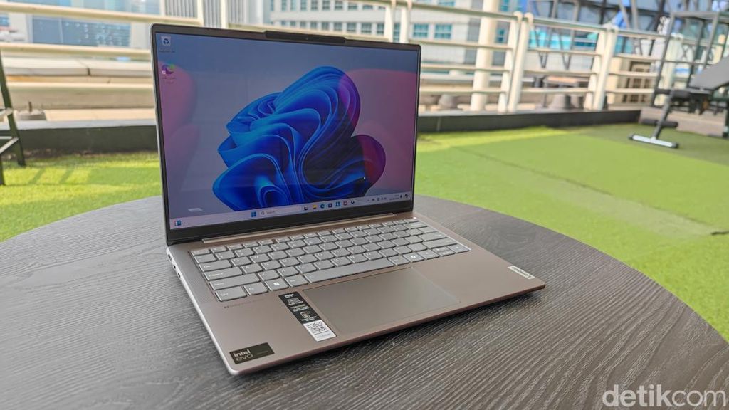 Lenovo Yoga Slim 7i, Body Ramping Tapi Handal Lenovo Yoga Slim 7i, Body Ramping Tapi Handal