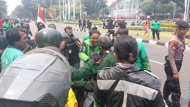 Massa Aksi Demo Sweeping Driver Ojol yang Masih Narik Massa Aksi Demo Sweeping Driver Ojol yang Masih Narik