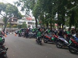 Ojol Kumpul di Tebet Barat Dalam Jelang Demo, Polisi Atur Lalin
