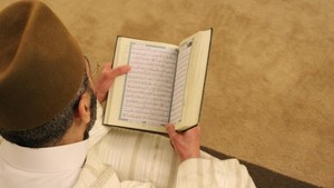 Urutan Baca Yasin di Malam Jumat, Yuk Amalkan!